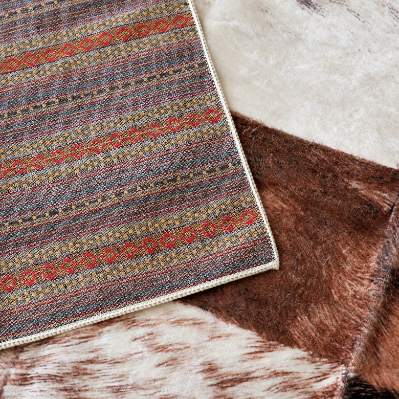 裏側はカラフルなデザイン