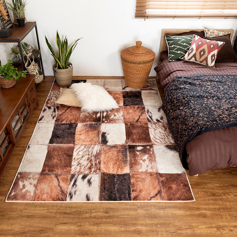 リビングやベッドサイドなどに敷ける使い勝手の良いサイズです