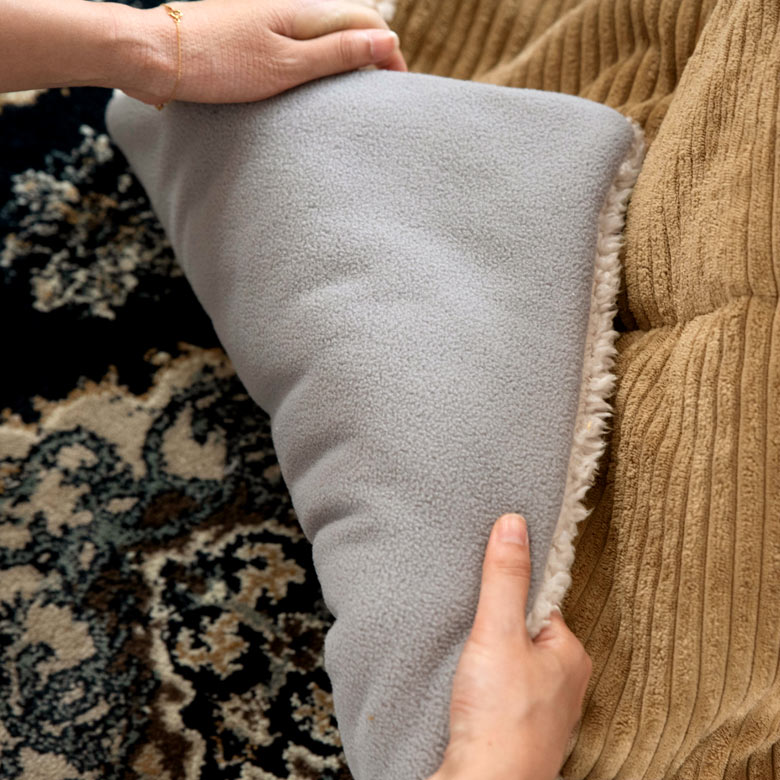 内側はあったかいフリース素材で、スイッチを入れたてでも冷たくない！