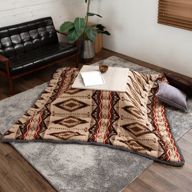 インパクト大なオルテガ柄！正方形こたつ布団