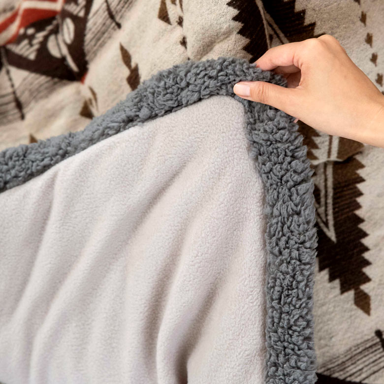 内側はあったかいフリース素材で、スイッチを入れたてでも冷たくない！