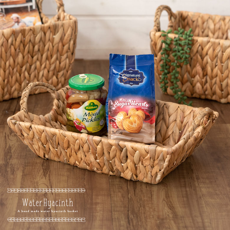 四角い形で使いやすい、ウォーターヒヤシンスのバスケット。
