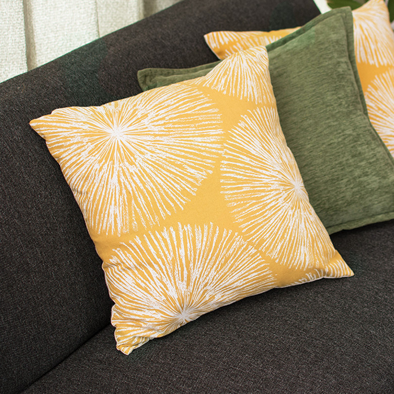 ベルベットとリネンの珍しい組み合わせ