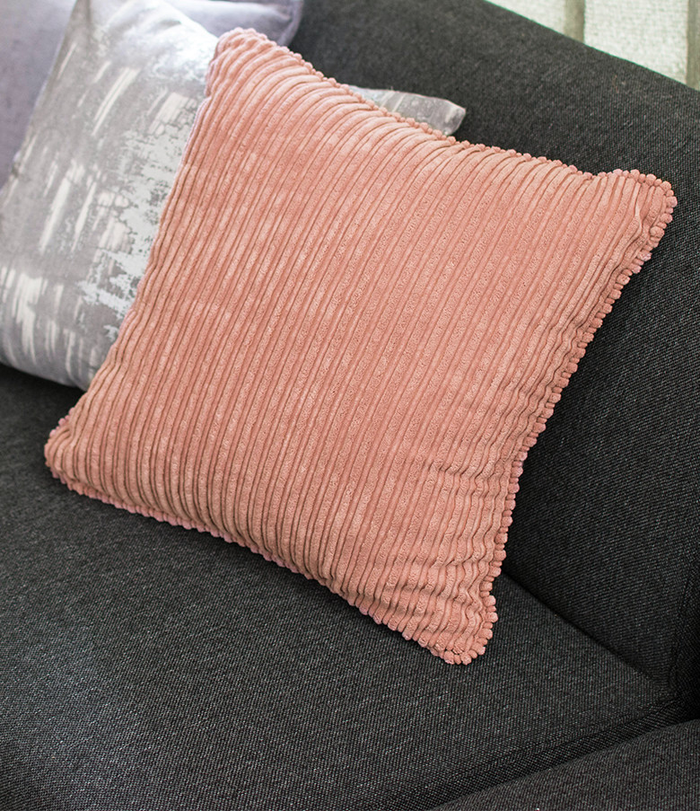 ベルベットとリネンの珍しい組み合わせ