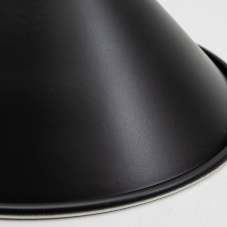 鉄素材なので、重厚感があります。