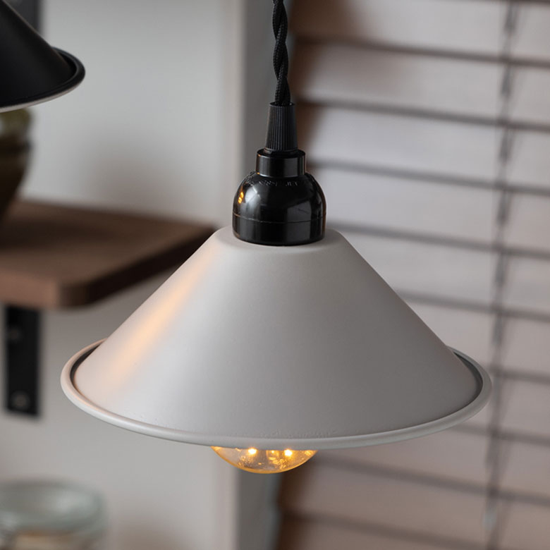 グレーは、ナチュラルなお部屋にも合わせやすい