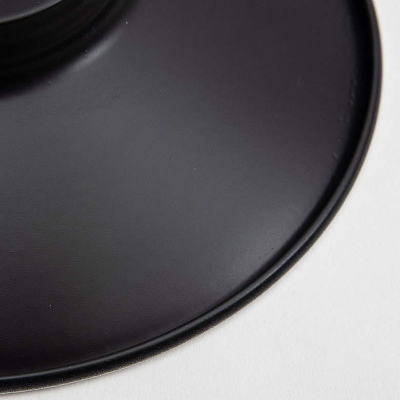 鉄素材なので、重厚感があります。