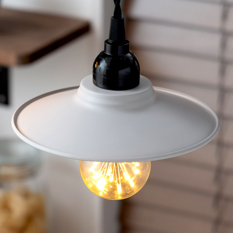 グレーは、ナチュラルなお部屋にも合わせやすい