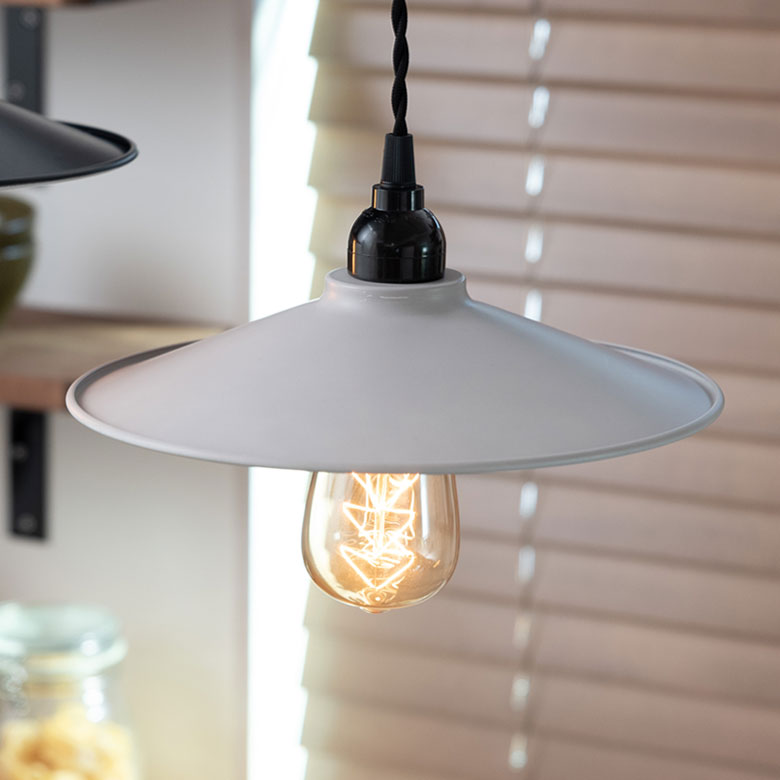 グレーは、ナチュラルなお部屋にも合わせやすい