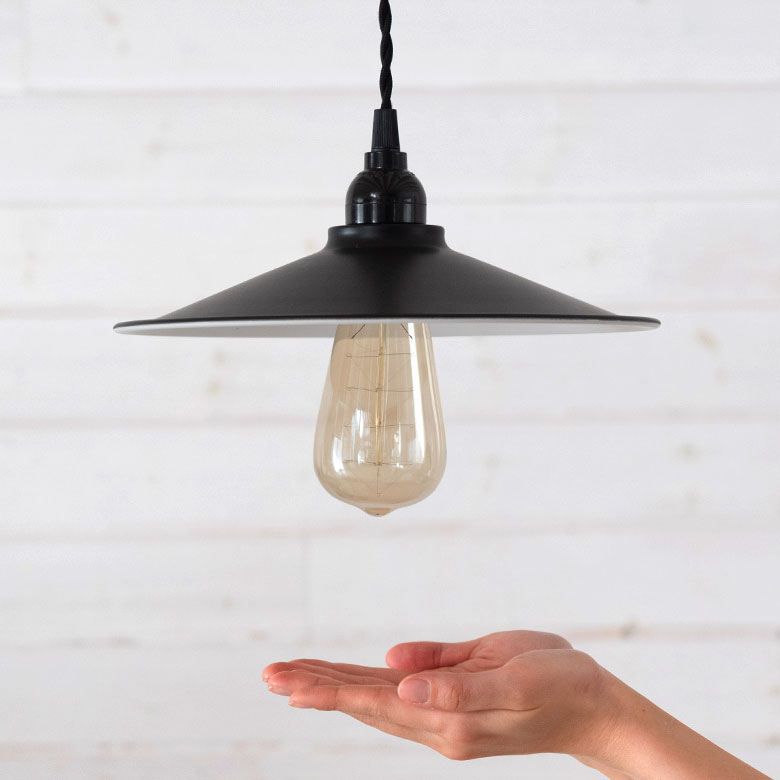 大きめのシェードなので、存在感抜群