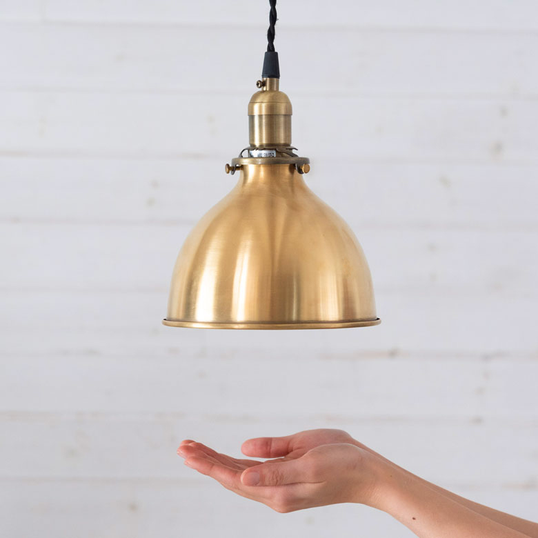 シェードは手のひら大サイズ