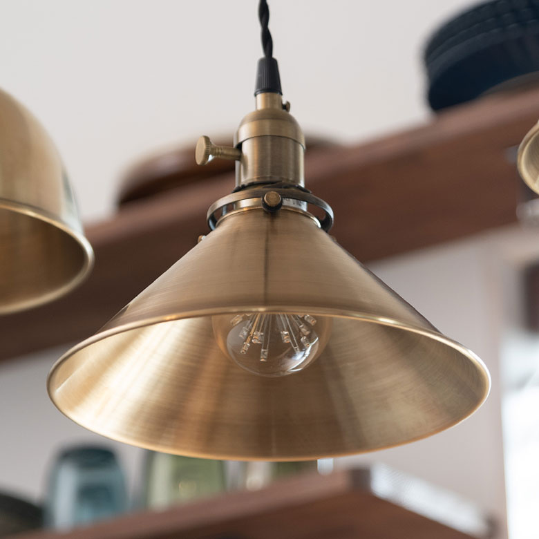 電気を点けなくても、お部屋のアクセントに。