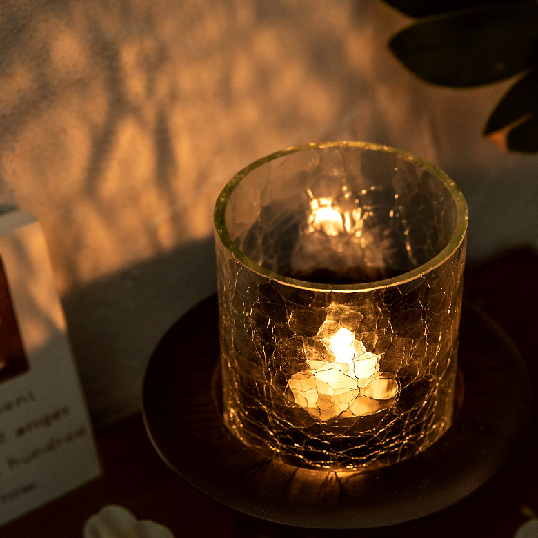 壁に幻想的な模様が浮かびあがります