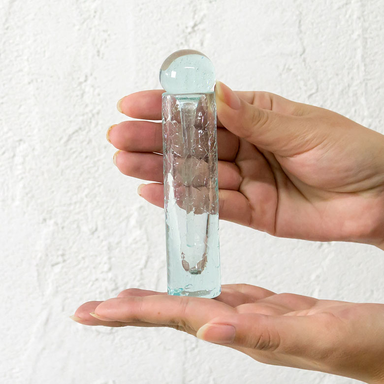 手に持つとこの大きさ