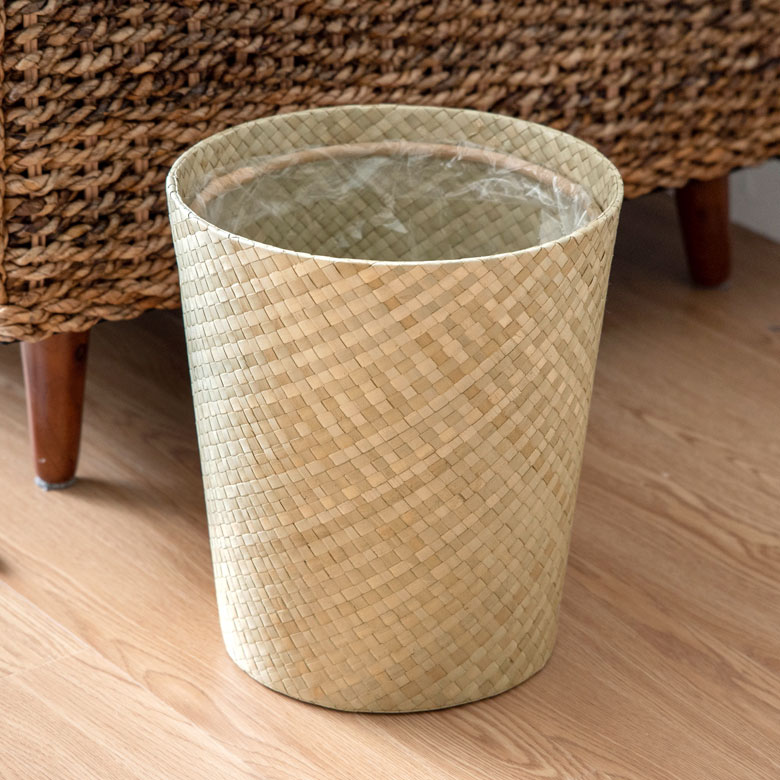 ナチュラルでおしゃれなゴミ袋止めリングつきゴミ箱。