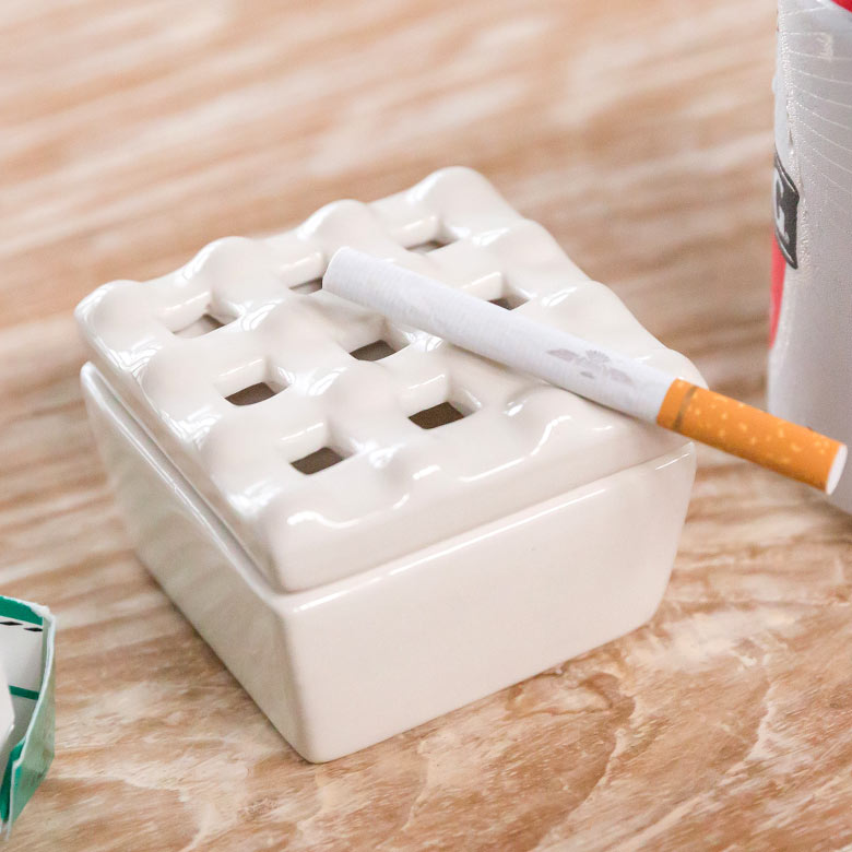 陶器の波型灰皿