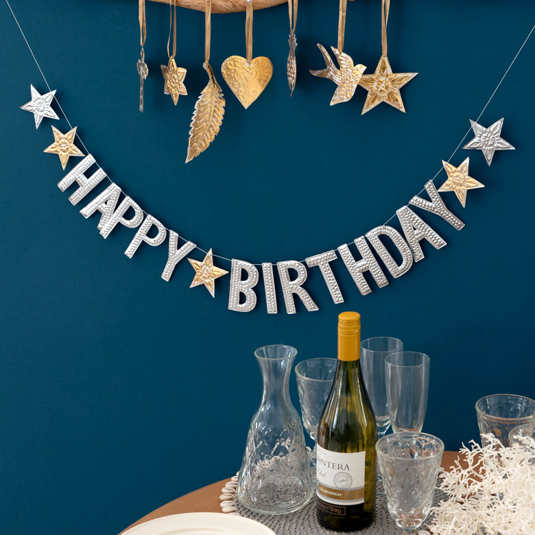 ゴールドとシルバーが華やかな雰囲気をつくる