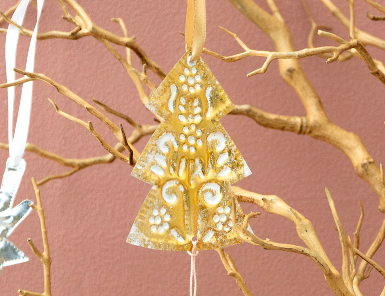 ムラのある塗装も、バリならではの素朴な仕上がり。