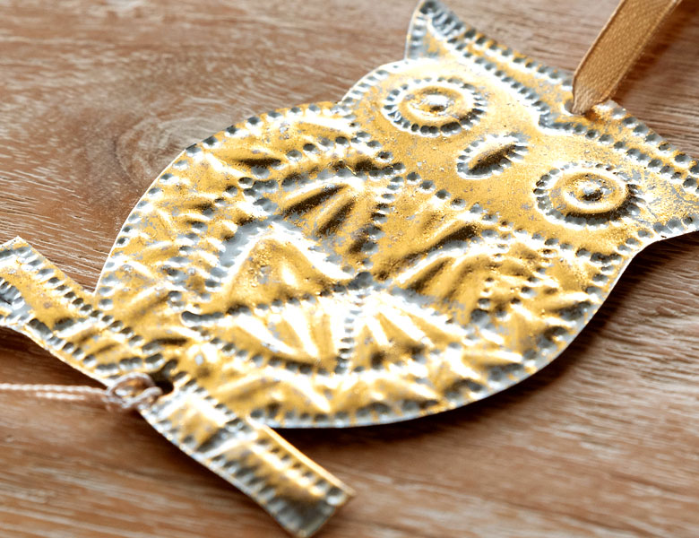 凹凸のある伝統模様は光を反射させてキラキラと輝きます