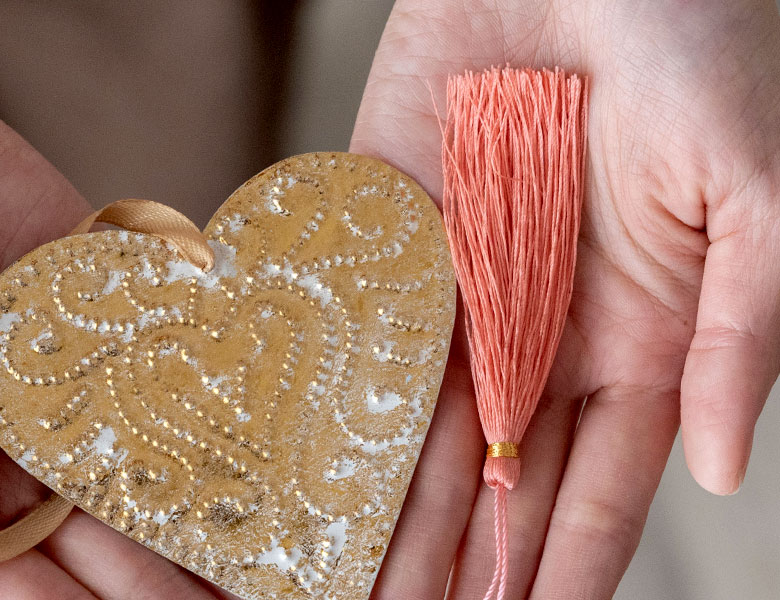 カラフルなタッセルがポイント！