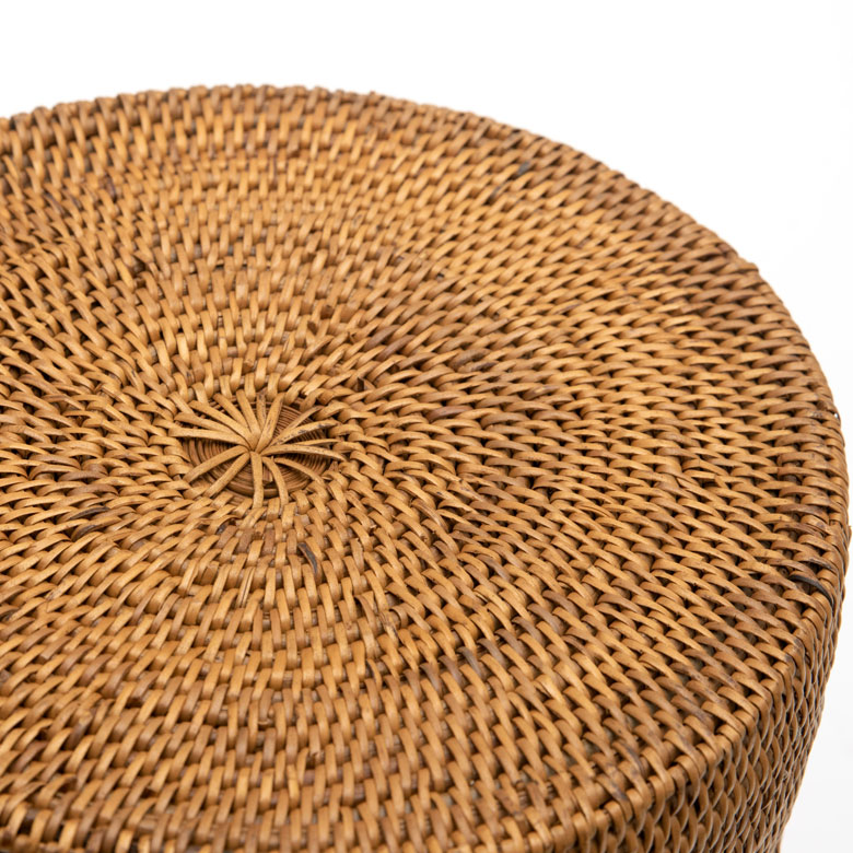 光の当たり方で表情が変わります。