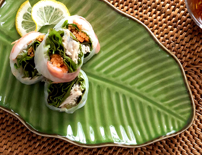 表面の葉脈やフチの色など細部にもこだわったデザイン