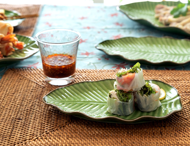 エスニック料理はもちろん、和食やスイーツ用のプレートとしても