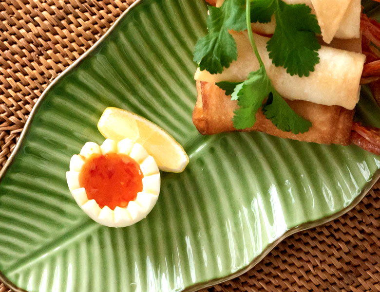 表面の葉脈やフチの色など細部にもこだわったデザイン