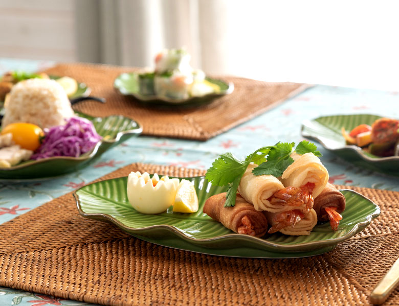 エスニック料理はもちろん、和食やスイーツ用のプレートとしても