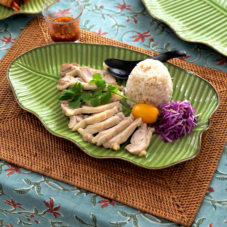 みずみずしいバナナリーフがモチーフの陶器製プレート