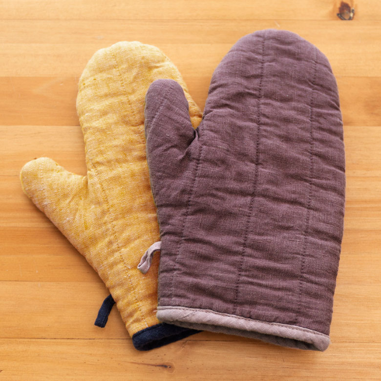 パープル、イエローの3色展開