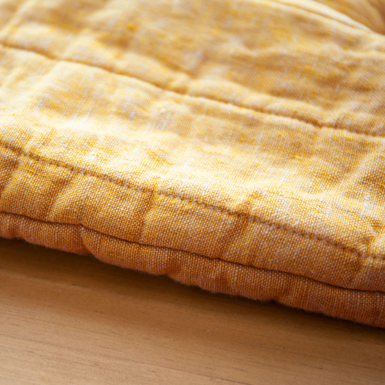 田園に揺れる稲穂と収穫を表すイエロー