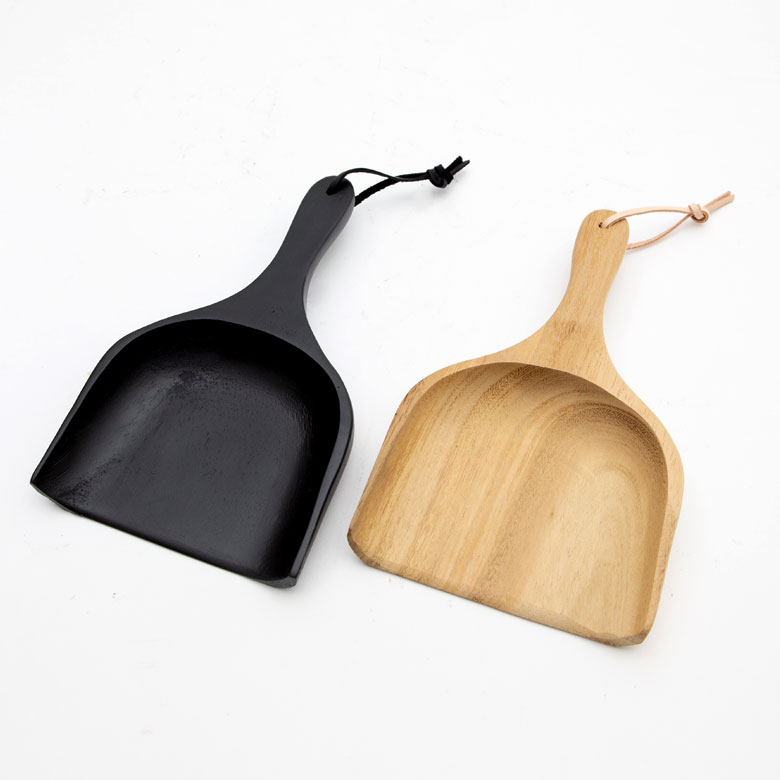 ナチュラルとブラックの2色展開