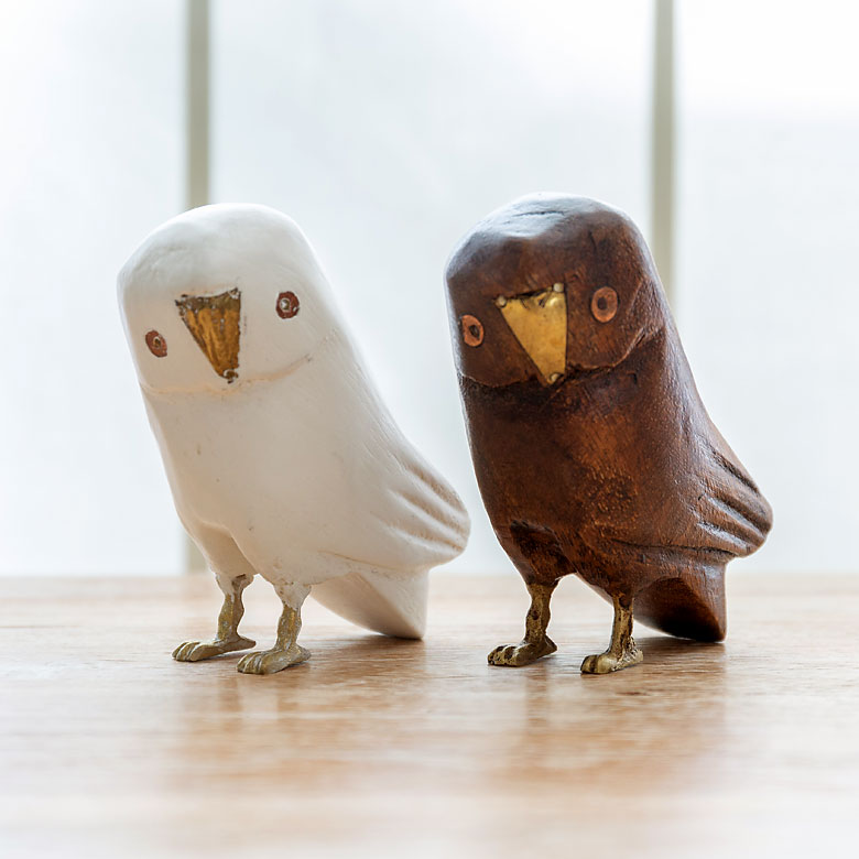 ブラウン、アイボリーの2カラー