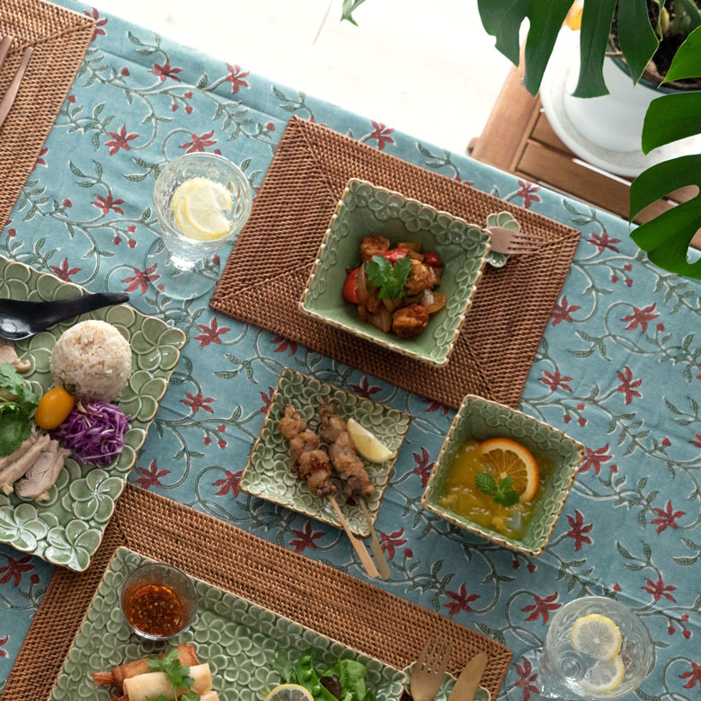 フランジパニ柄のお皿