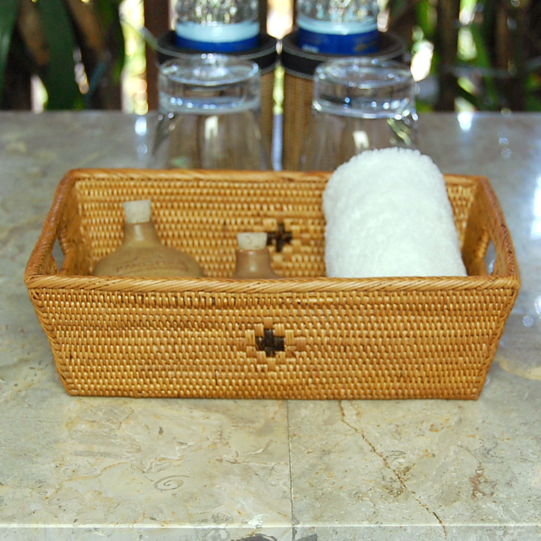 洗面所のアイテムの収納に。