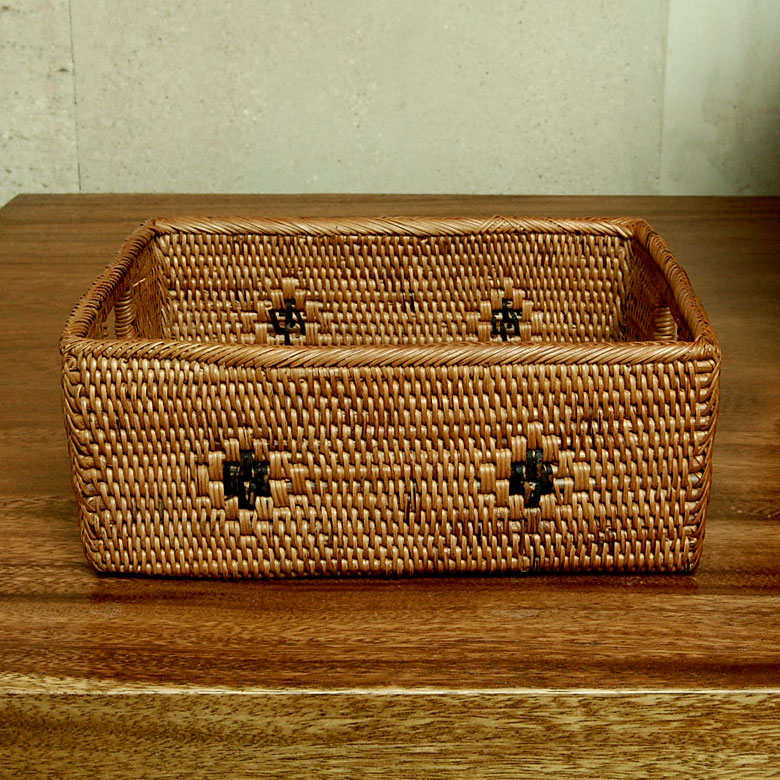 アジアンな雰囲気のバスケット。