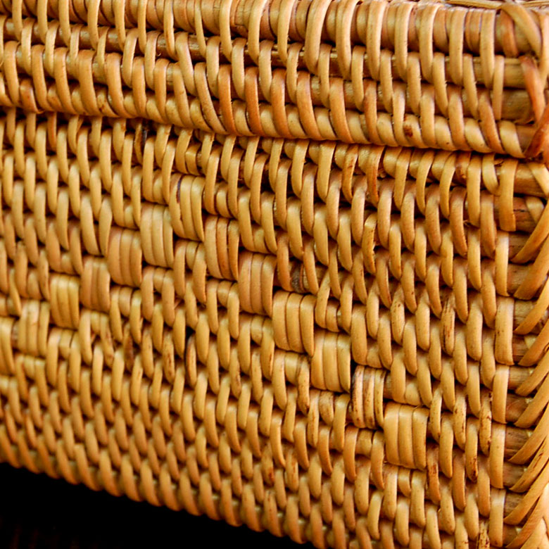 丁寧に編まれた編地は高級感もあります。