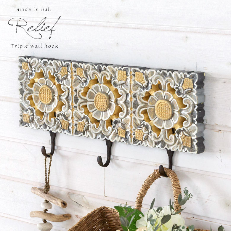 バリ伝統のウッドカーヴィングつき、便利なフック。