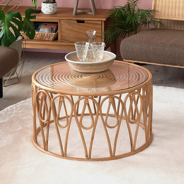 ラタンでできたセンターテーブル。