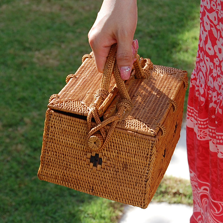 スクエア型のバッグ