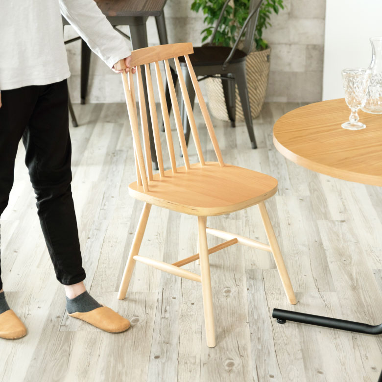 軽めで持ち運びも楽だから、ダイニングやキッチン、どどんな場所でも活躍します