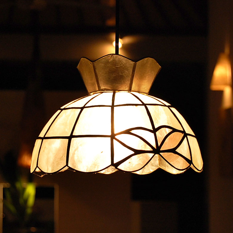 アジアンペンダントライト 貝殻を贅沢に使ってステンドグラスみたい！