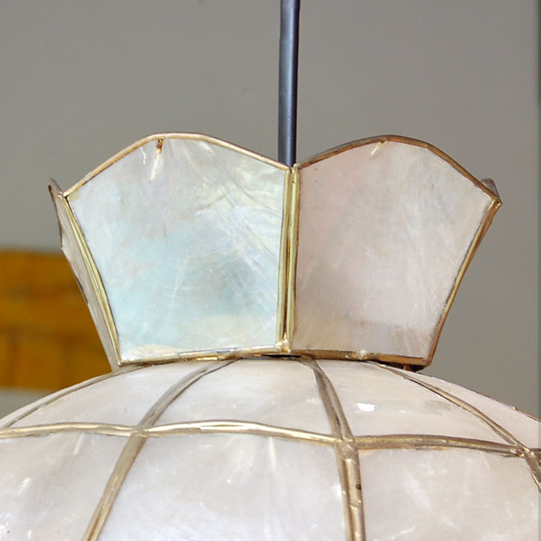 ティアラのような上部は取り外し可能です。