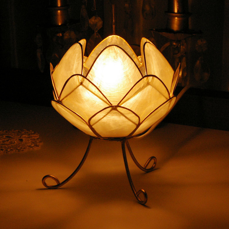 アジアンスタンドライト 貝殻を贅沢に使ってステンドグラスみたい！