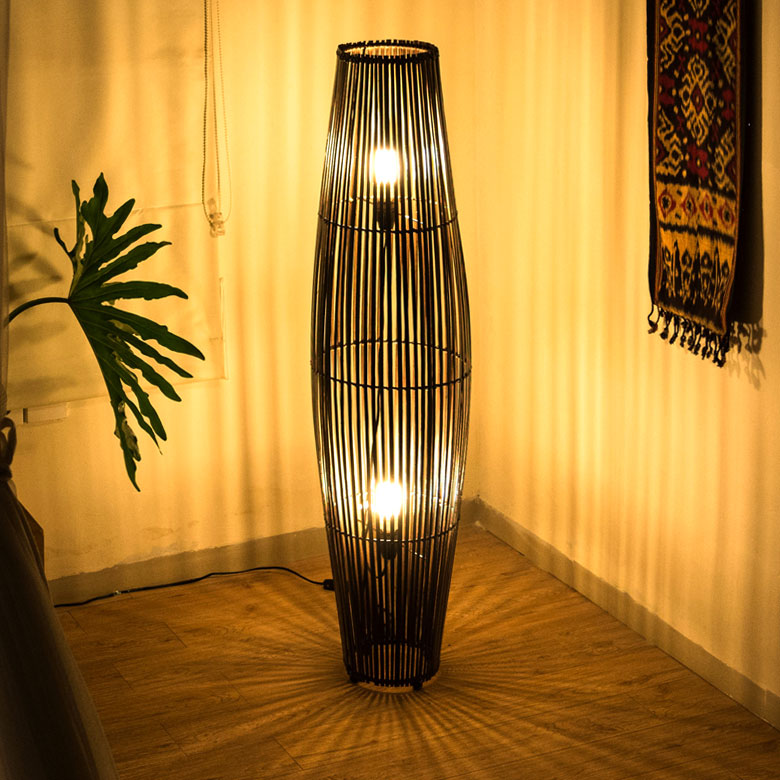 光と影が幻想的な、アジアン間接照明。