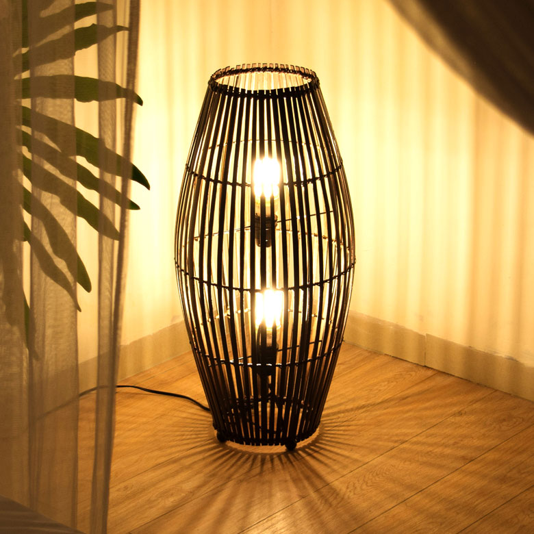 光と影が幻想的な、アジアン間接照明。