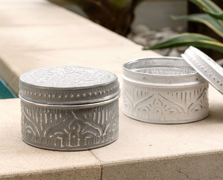 バリニーズのセンスが光る、手作りアルミソカシ。