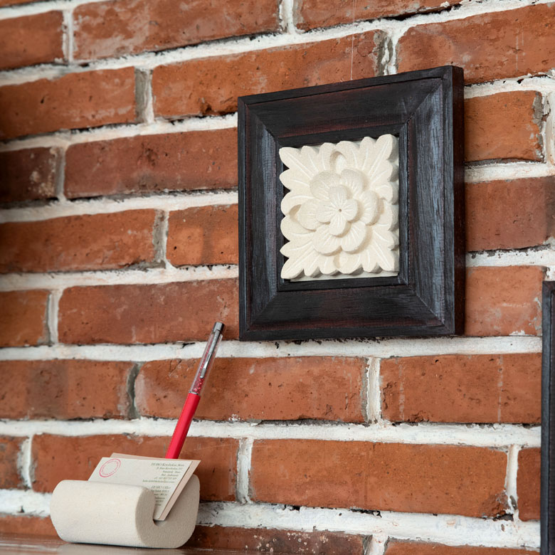 光の当たり方で表情が変わります。