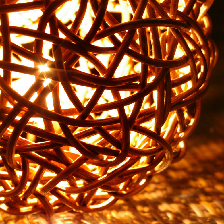 まるっこくて愛嬌があり、ナチュラル感あふれるころころランプ